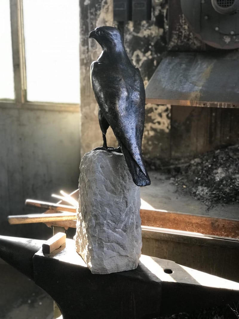 Greifvogel-Skulptur aus Bronze fachgerecht restauriert